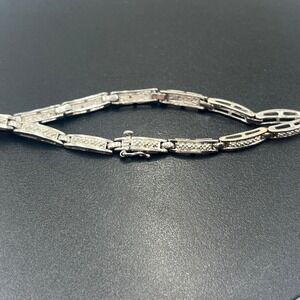 Banter by Piercing Pagoda Sterling Silver Small Diamond Chip‎ Tennis Bracelet